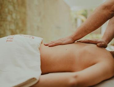 Masaż jako element świadomej pielęgnacji ciała – co daje regularność?